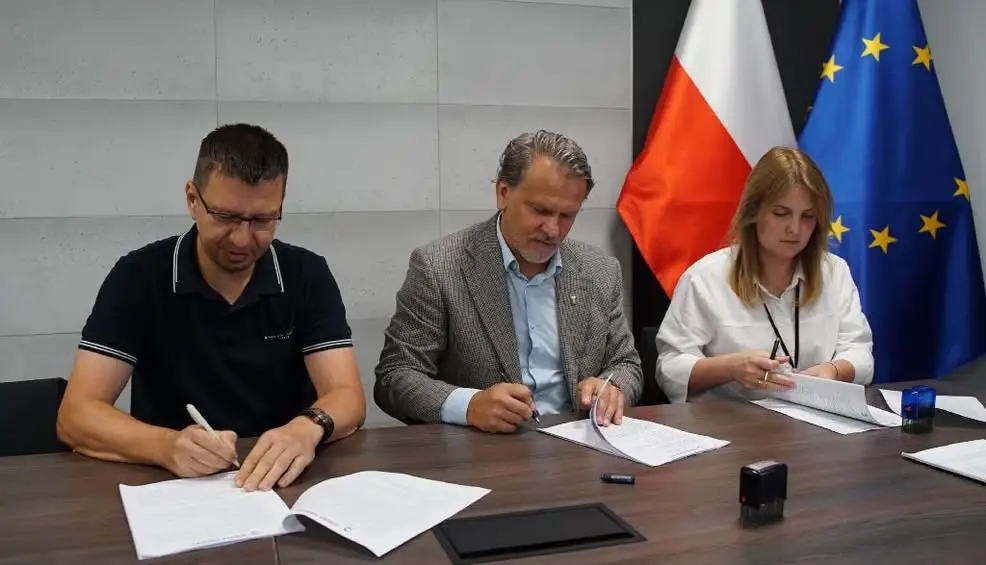 Gmina Siedlec podpisała umowy na modernizację oświetlenia ulicznego