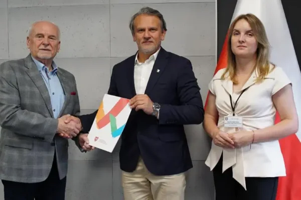 Gmina Siedlec z nowymi stacjami naprawy rowerów – podpisano umowę z marszałkiem