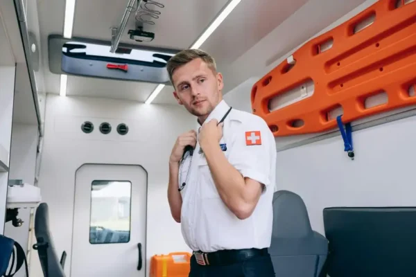 Karetka już w Mochach. Symboliczne przekazanie kluczy do podstacji ZRM