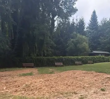 Teren rekreacyjny w Wąchabnie gotowy na sezon – nowe pomosty i przebieralnia