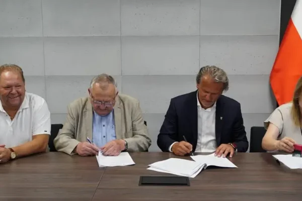 Gmina Siedlec podpisała umowę na budowę drogi w Małej Wsi