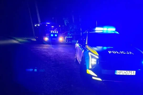 Nocny wypadek w Olejnicy: Yamaha uderzyła w drzewo, dwóch 18-latków rannych