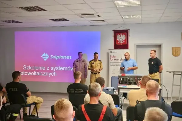 Strażacy z Wolsztyna szkolili się z bezpieczeństwa przy fotowoltaice i magazynach energii