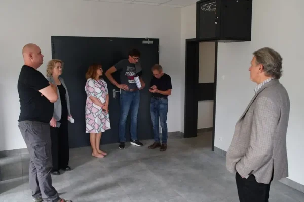 Zakończono budowę instalacji światłowodowej w sali gimnastycznej w Chobienicach