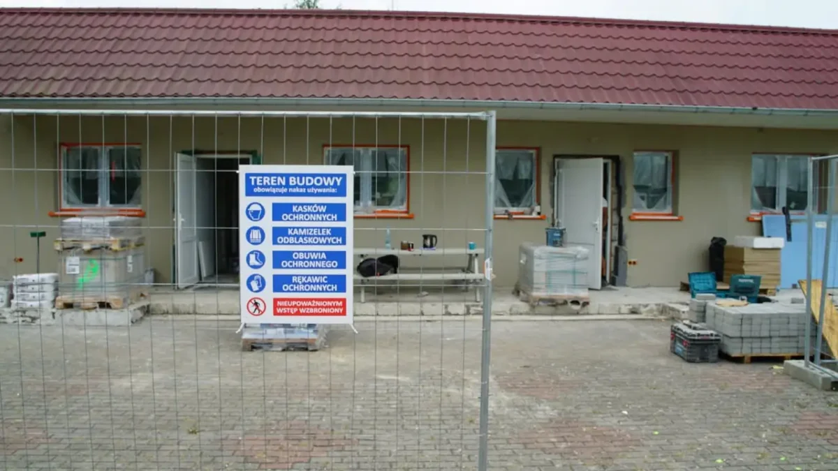 Remont zaplecza szatniowego w Kopanicy nabiera tempa