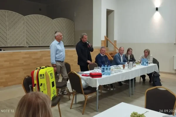 Gmina Siedlec inwestuje w bezpieczeństwo: nowe defibrylatory AED i sprzęt ratowniczy dla mieszkańców