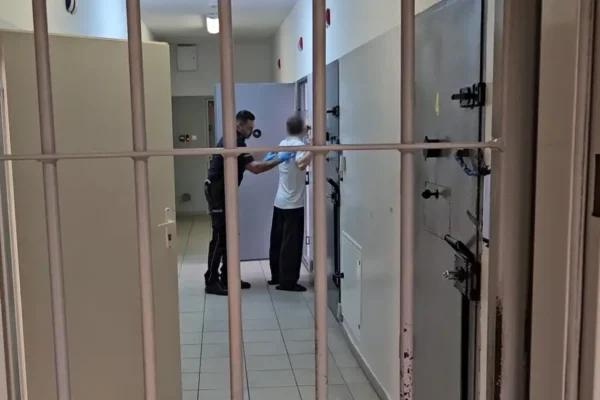 18-latek z Chorzemina aresztowany za przemoc wobec matki i brata